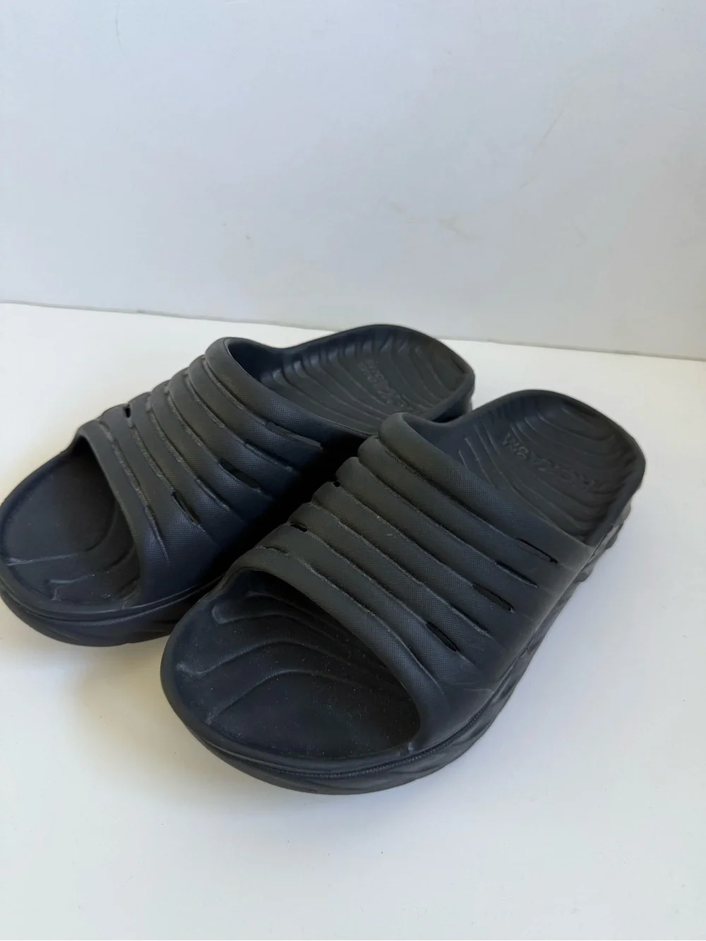 Hoka One One Black Ora Recovery Slides Comfort Sandal Women's 7 Black Running - Picture 2 of 6